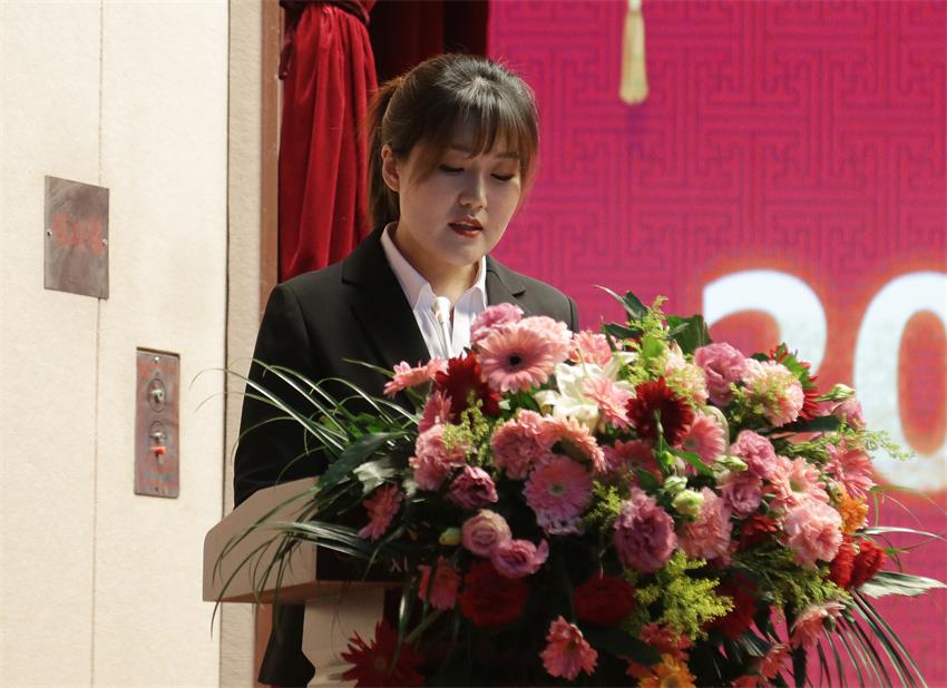 集团副总、江苏开云KaiYun(中国)科技有限公司总经理郭晏彤同志宣读《关于2019年开云官方端网站登录入口集团下达各校区招生计划的意见》